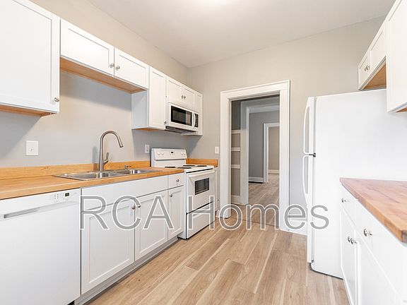 3rd image of 1115 N Oxford St