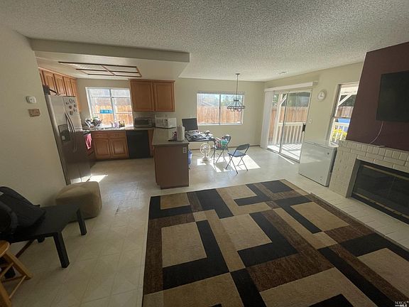 5th image of 135 Vanessa St