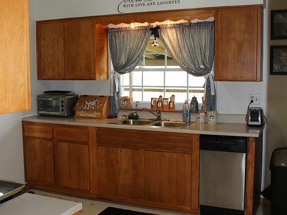 3rd image of 982 Garden Heights Dr