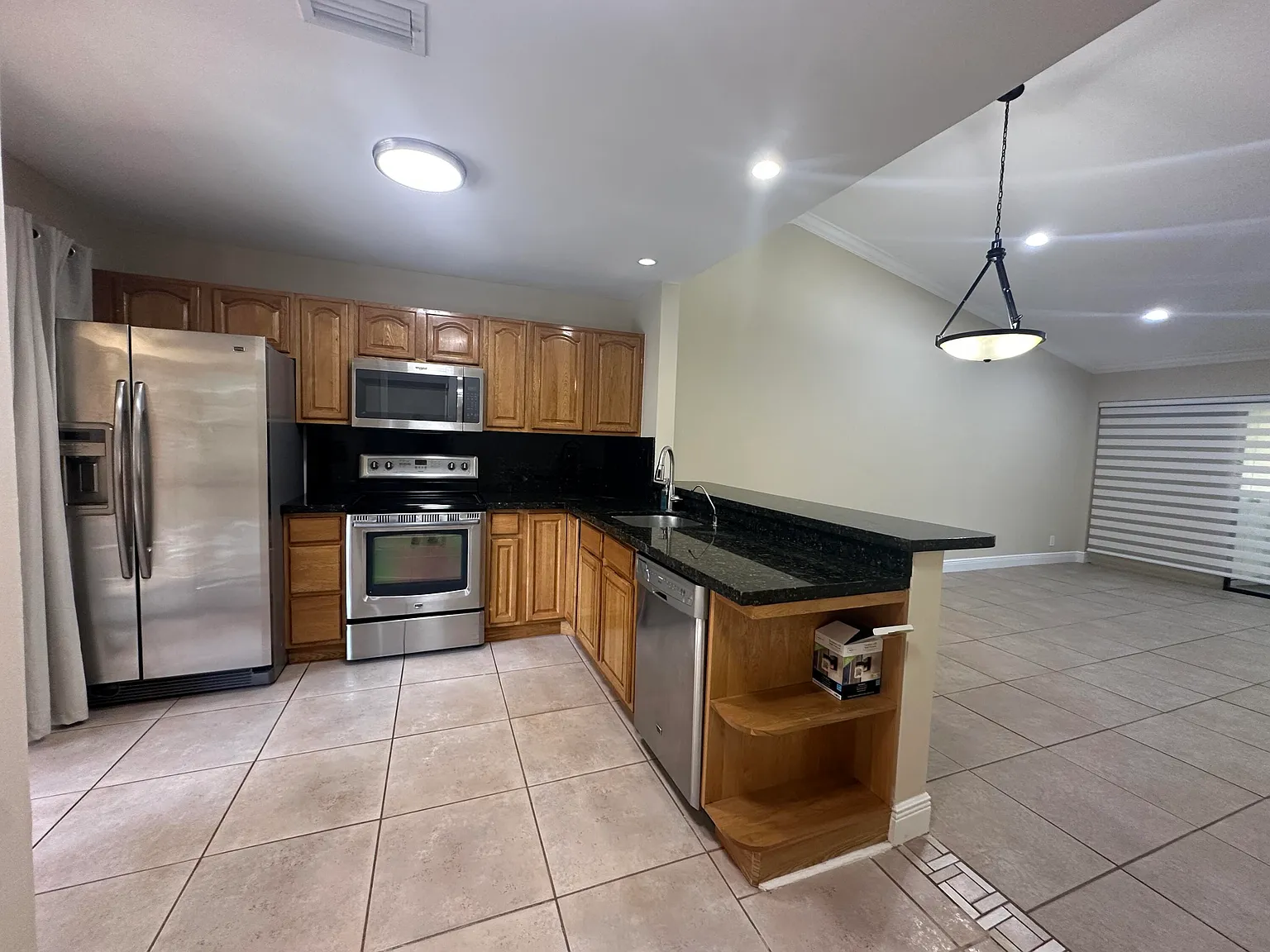 2 bed, 2.0 bath, 873 sqft, $2,550 — Photo 3