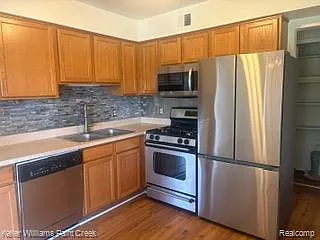 433 Fox Hills Dr S #5 — Photo 3