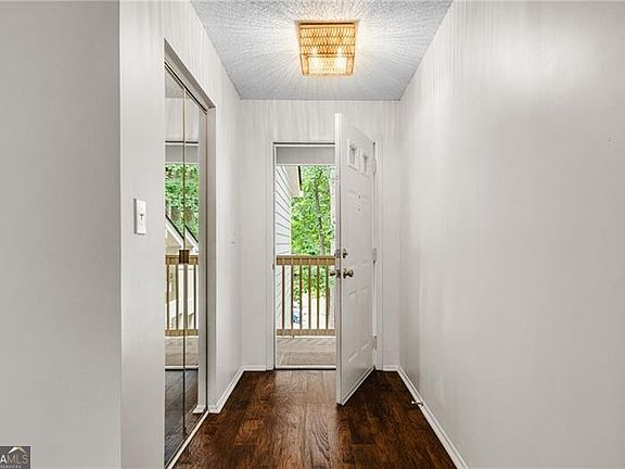 5th image of 24 Doranne Ct SE
