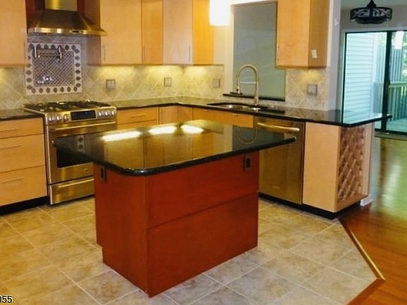 2nd image of 48 Aberdeen Dr