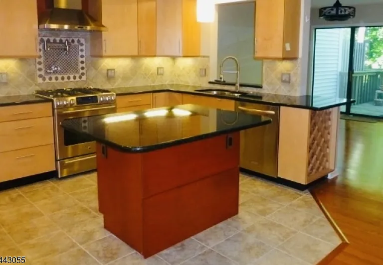 48 Aberdeen Dr — Photo 2