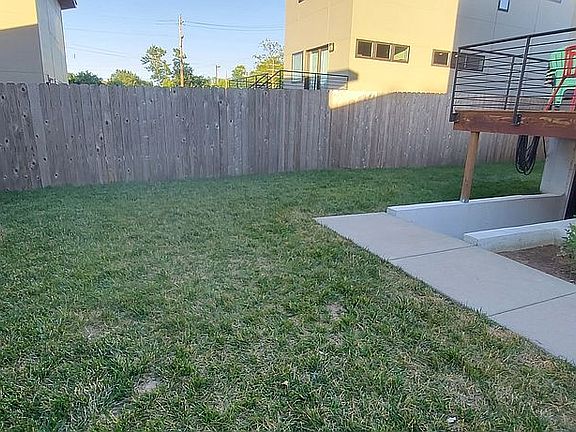 5th image of 4411 Vista Ave