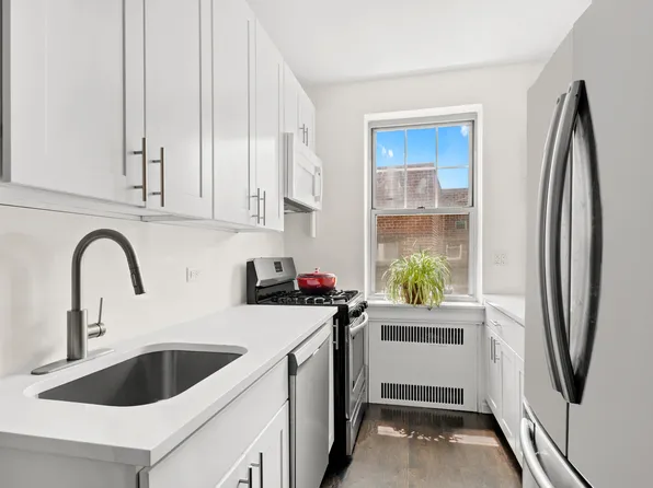 720 Ft Washington Avenue image 3 of 6