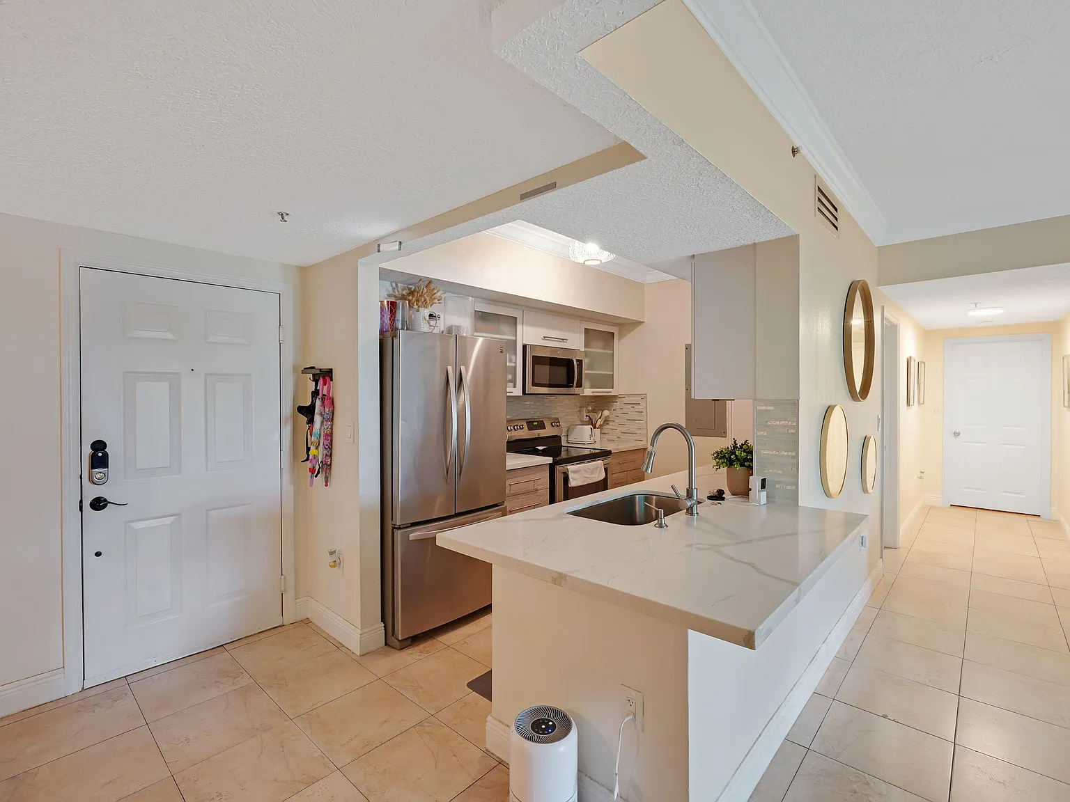 3 bed, 2.0 bath, 1330 sqft, $2,999 — Photo 4
