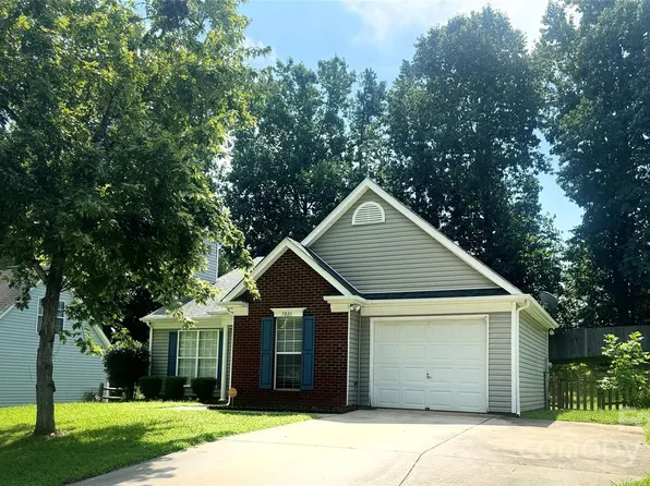 7821 Ambleside Dr, Charlotte, NC 28216