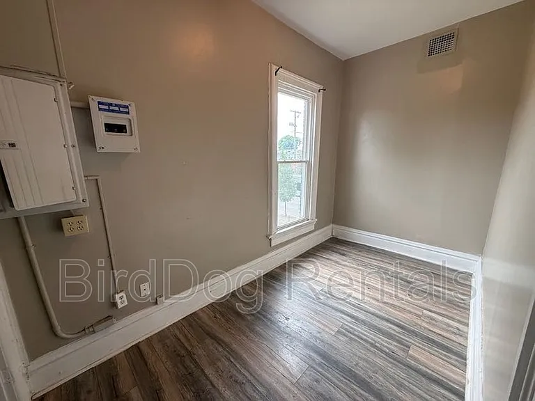1044-1046 E Long St — Photo 14