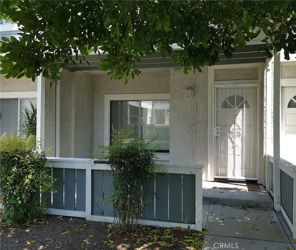 2 bed, 2.5 bath, 932 sqft, $2,400 — Photo 2