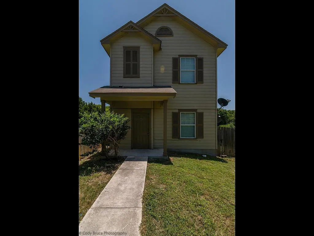 2 bed, 1.5 bath, 872 sqft, $1,565 — Photo 4
