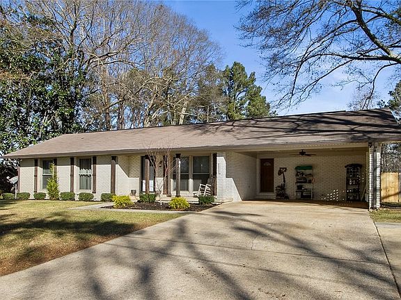 3rd image of 410 Monterey Dr