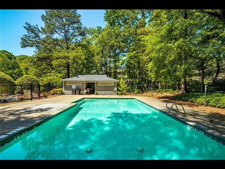 206 Warm Springs Cir — Photo 15
