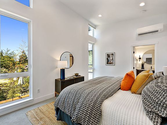 4th image of 527 NE 89th St #B