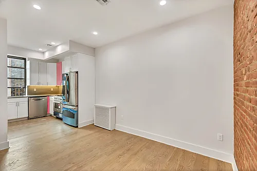 121 Madison Ave Photo 1