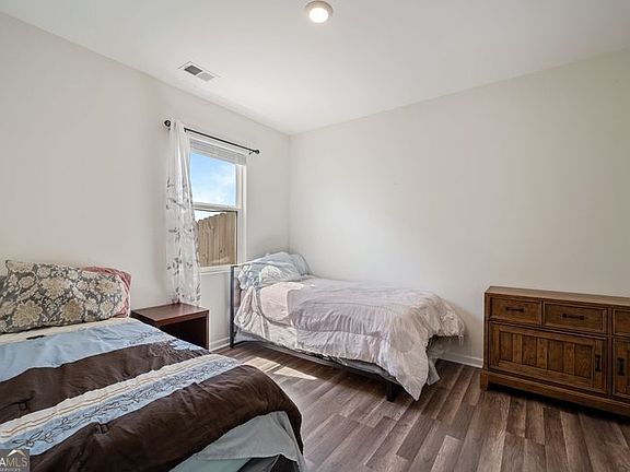 4th image of 647 Graham Campbell Ln