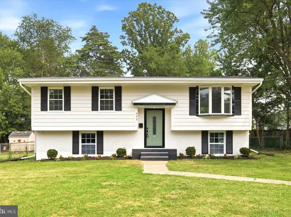 402 Pickett Ln, Herndon, VA 20170