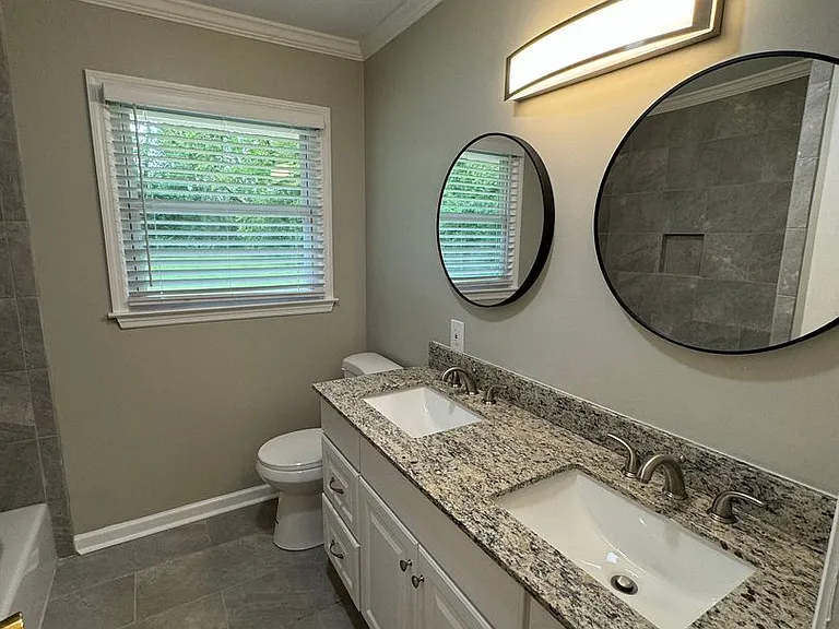 2434 Oxford Dr — Photo 22