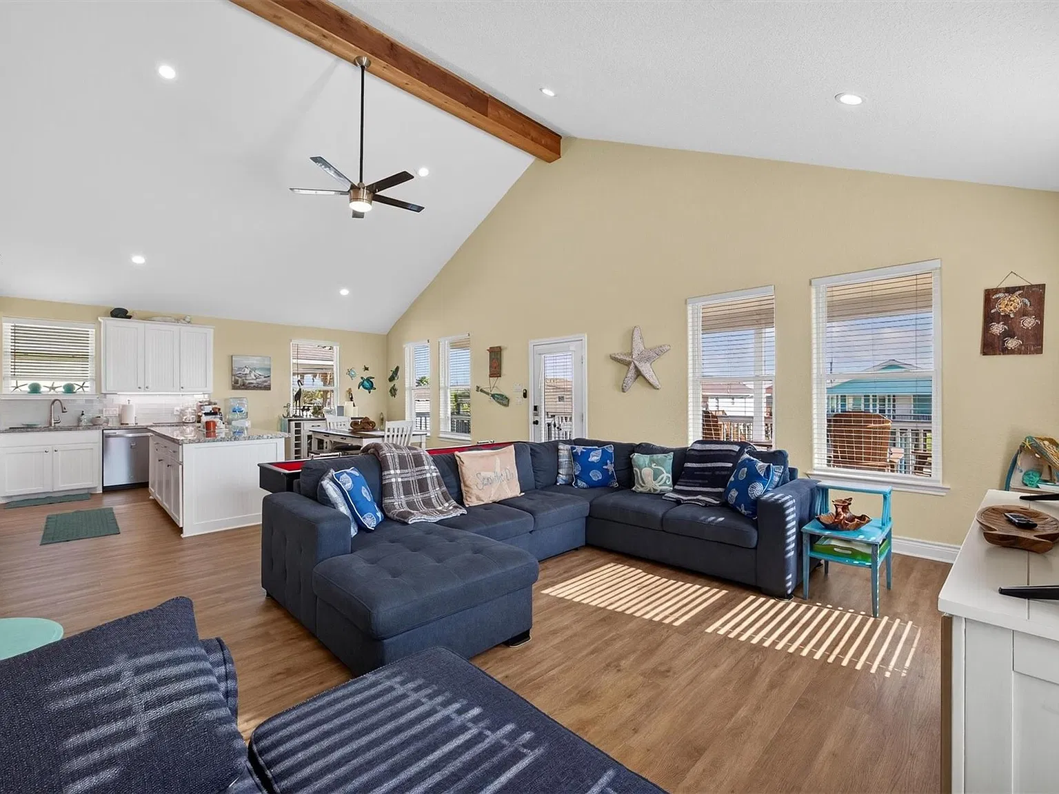 3 bed, 2.0 bath, 1568 sqft, $3,500 — Photo 4