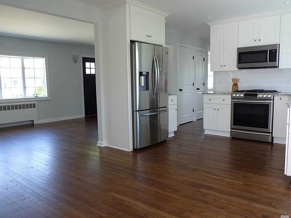 4th image of 140 N Suffolk Ave