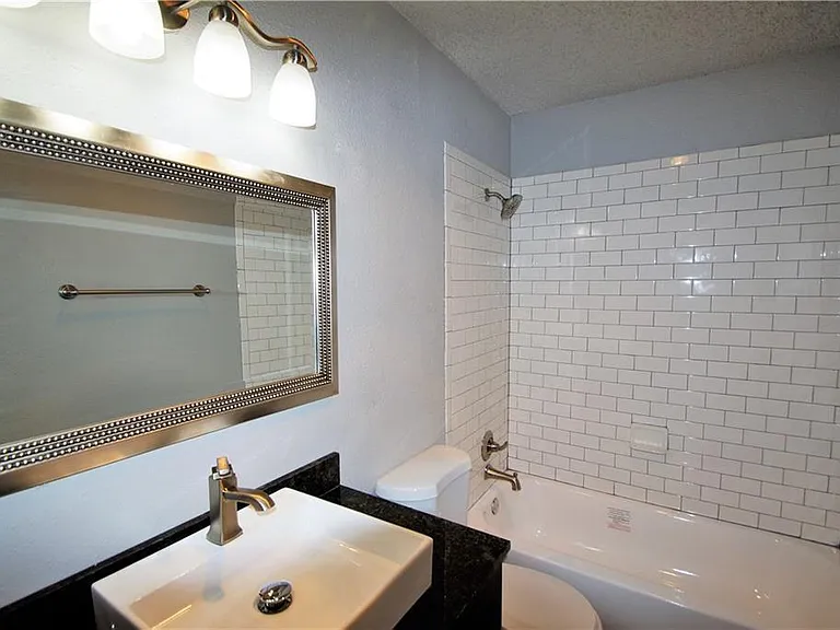1320 Southport Dr #B — Photo 9