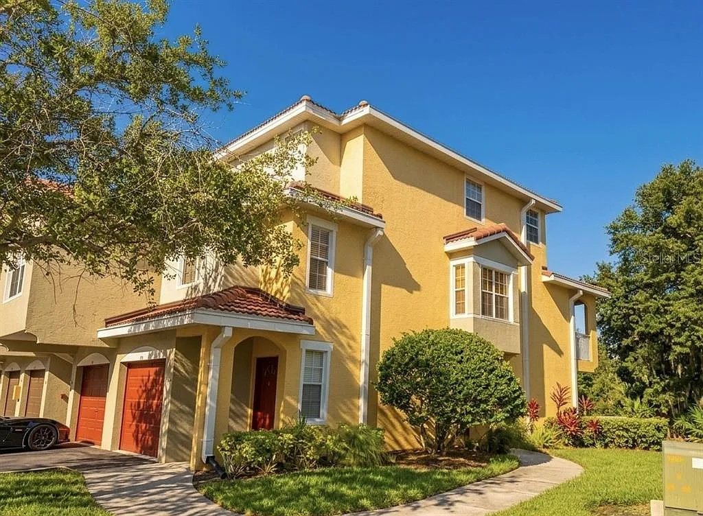 3 bed, 3.0 bath, 1559 sqft, $2,700 — Photo 1