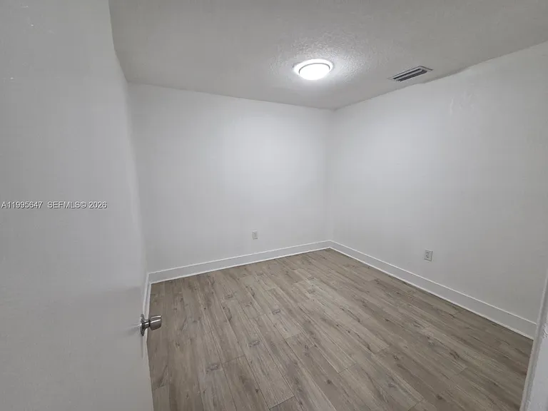 550 SW 115th Ave #405H — Photo 31