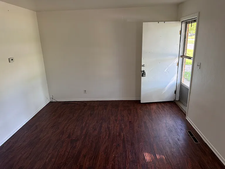 27 Tudor Dr — Photo 2