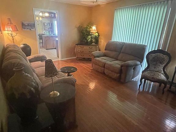 5th image of 214 Kelly Dr