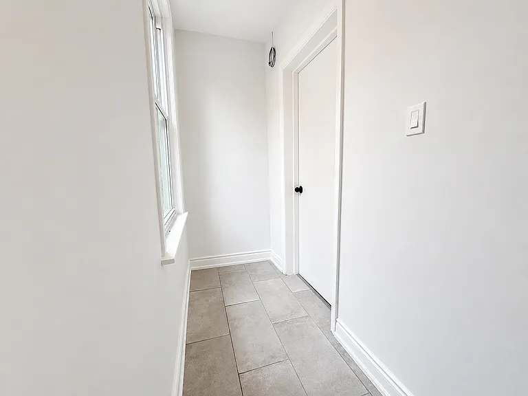 1127 Main St E — Photo 19