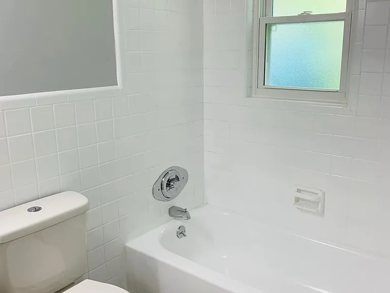 922 Western Ave #2 — Photo 4