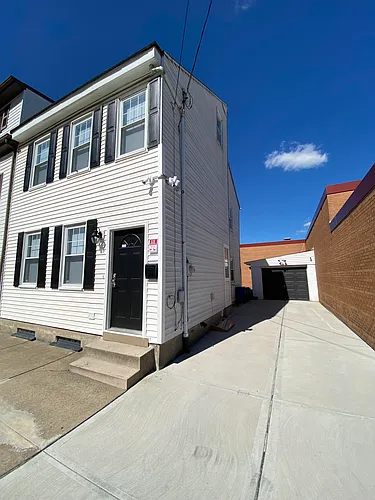 1715 Mary St Photo 1