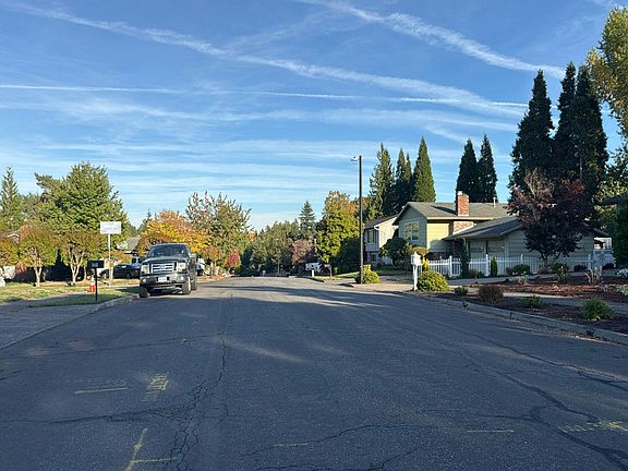 4th image of 205 SE Olvera Ave