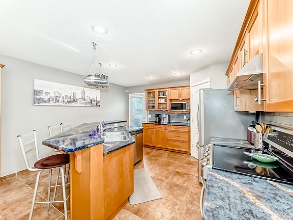 4th image of 71 Ridgehaven Cres
