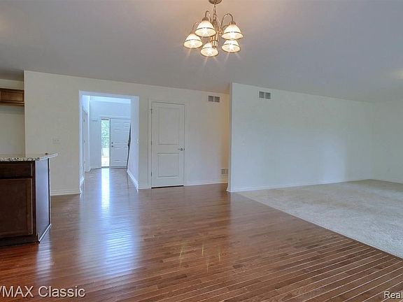 3rd image of 17713 Heath St
