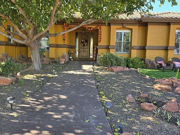 2nd image of 924 Tierra Verde Circle