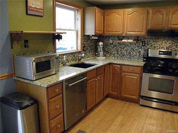 2nd image of 4013 Essex Pl
