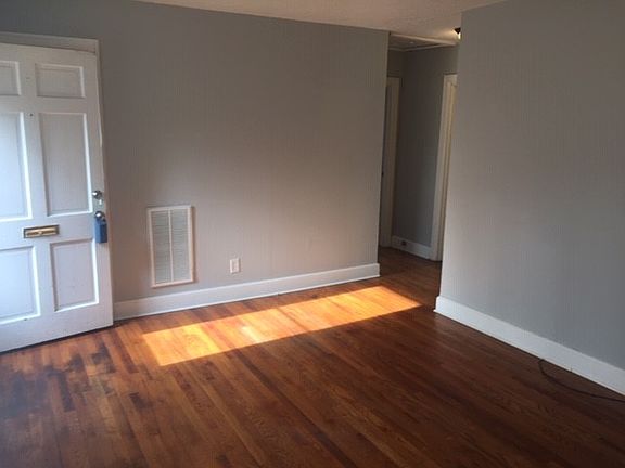 4th image of 315 Warwick Ln