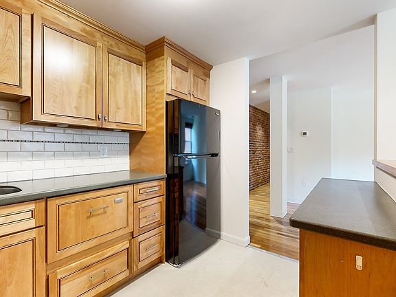5th image of 102 Gainsborough St APT 204E