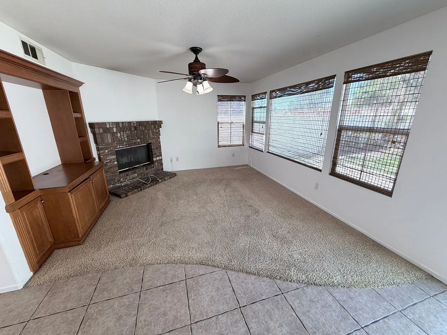 4 bedroom in Oceanside — Photo 4