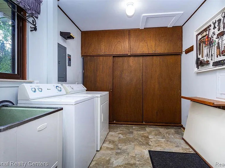 2475 Lafay Dr — Photo 21