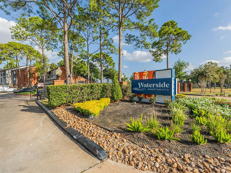 Waterside Apartments — Photo 39