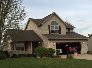 400 Bittersweet Ave, Germantown Hills, IL 61548