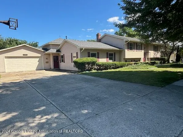 1007 Hampshire Dr, Saint Johns, MI 48879