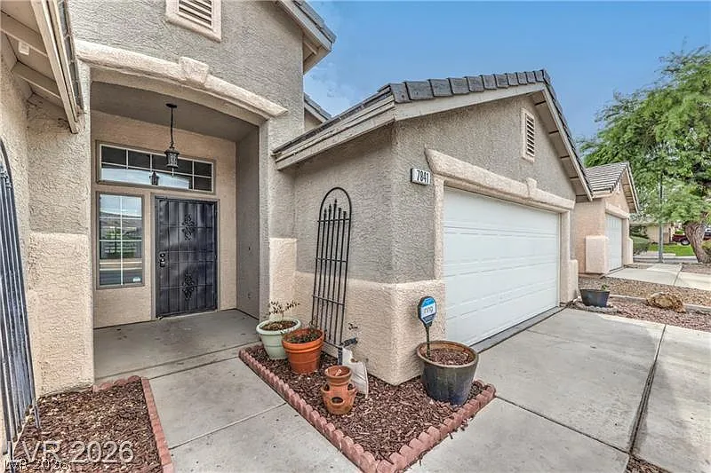 3 bed, 2.0 bath, 1554 sqft, $1,900 — Photo 2