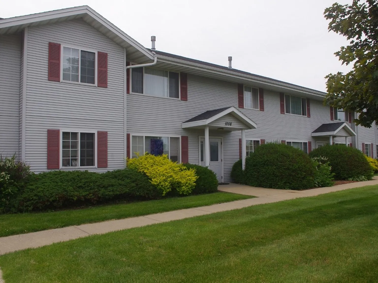 Riverbend East Apartments — Photo 2