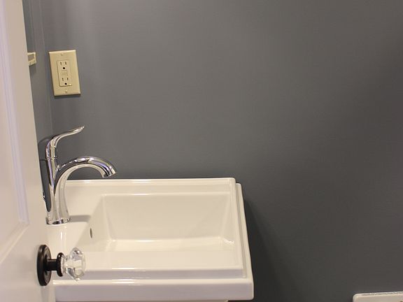 Bathroom sink