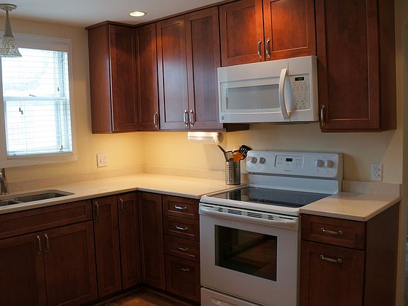 4th image of 909 La Farge Ave