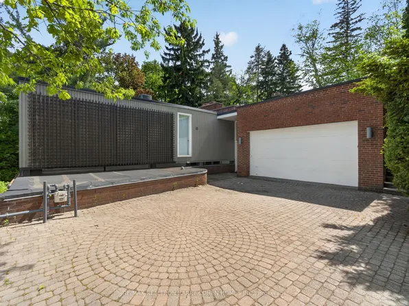 21 Tudor Gate, Toronto, ON M2L 1N3