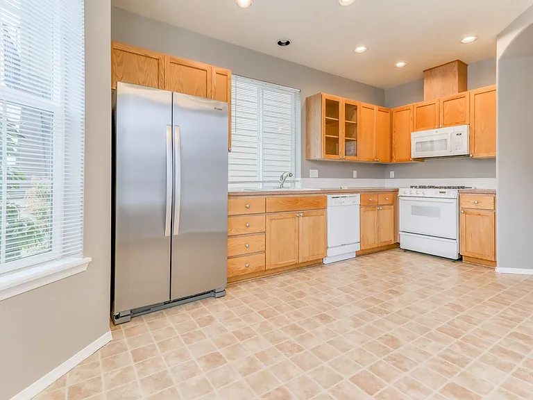20467 SW Rosemount St — Photo 6